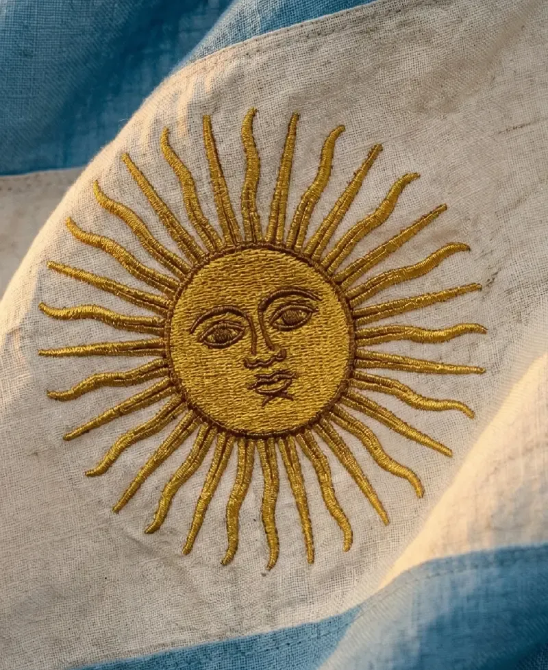 Sol de la bandera argentina bordado en lino